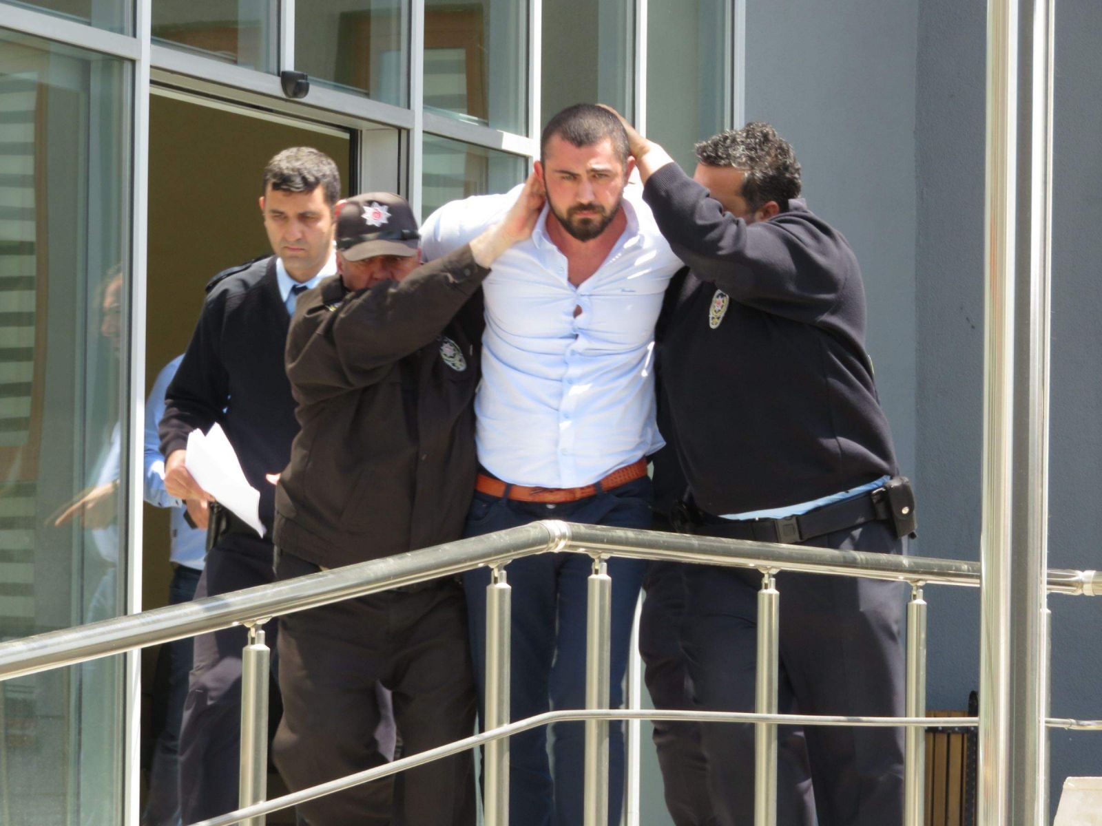 Çerkez Cengiz’in şovu kısa sürdü!