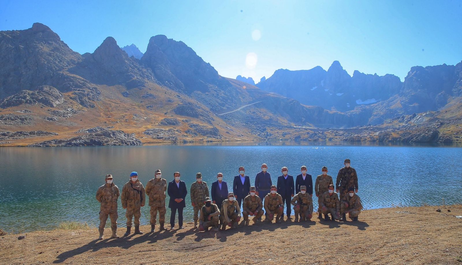 Bakan Soylu Hakkari'de askerle buluştu: 'Bayrağımızın gölgesinde huzurla kahvemizi içiyoruz'