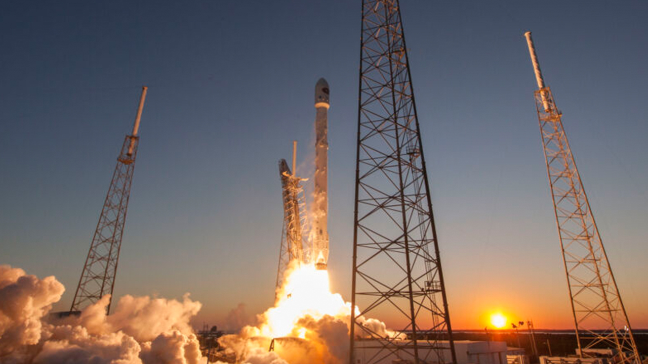 Kontrolden çıkan SpaceX roketi Ay ile çarpışacak