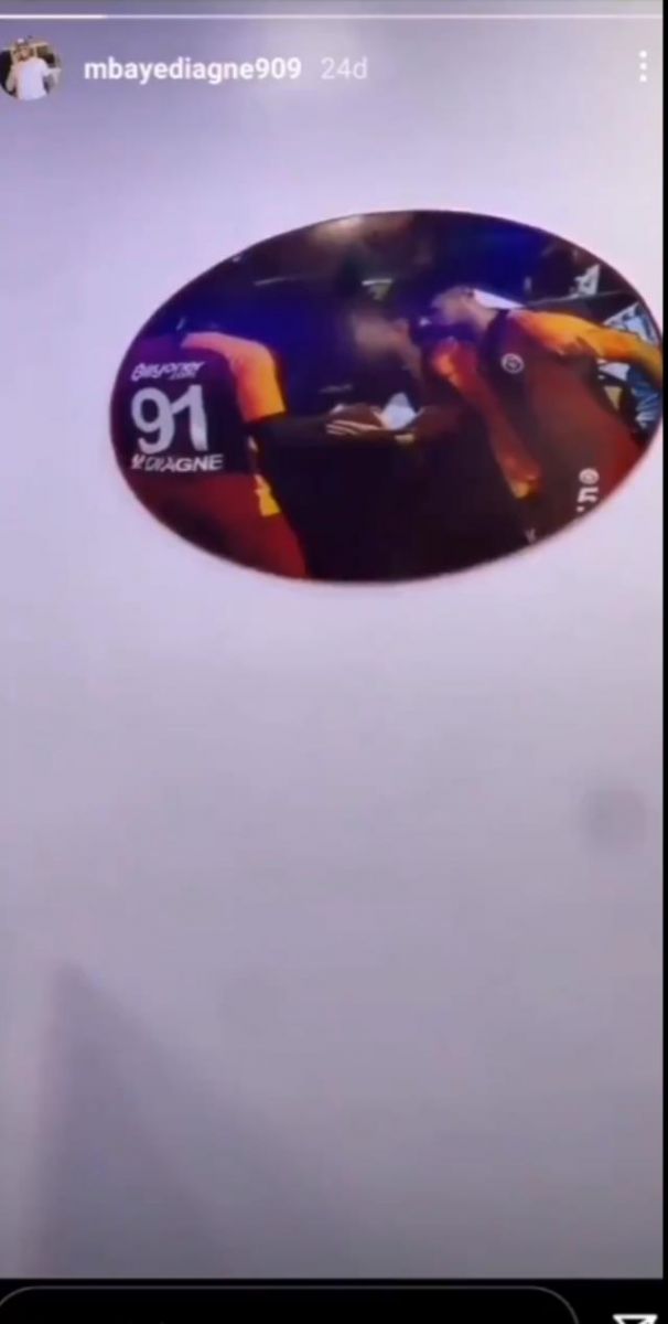 Galatasaray sözleşmesini feshetmişti! Mbaye Diagne spor ayakkabı dükkanı açtı