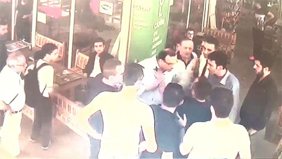 'Engelli yoluna park etme' dedi, linç edildi