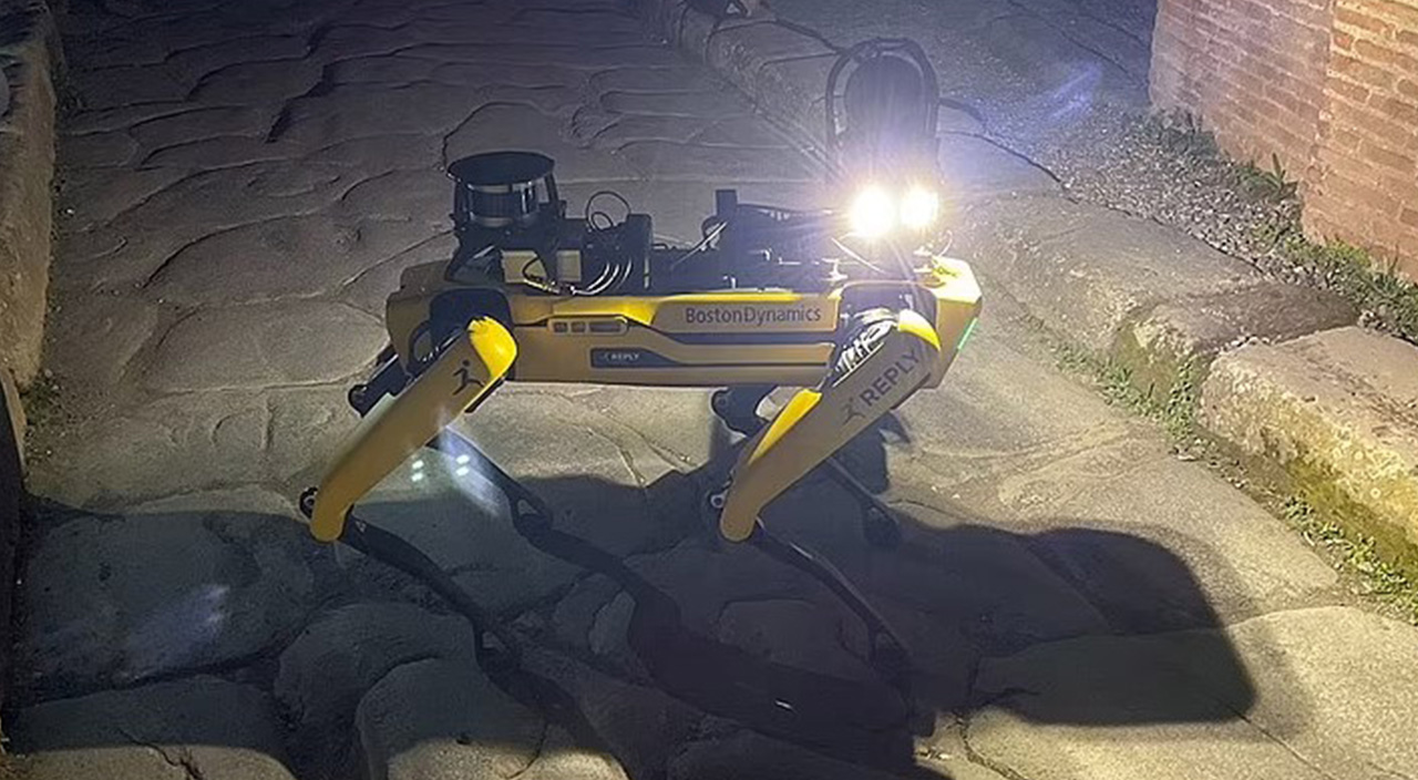 Robot köpek Spot bu kez İtalya'nın antik kentini define avcılarından koruyor