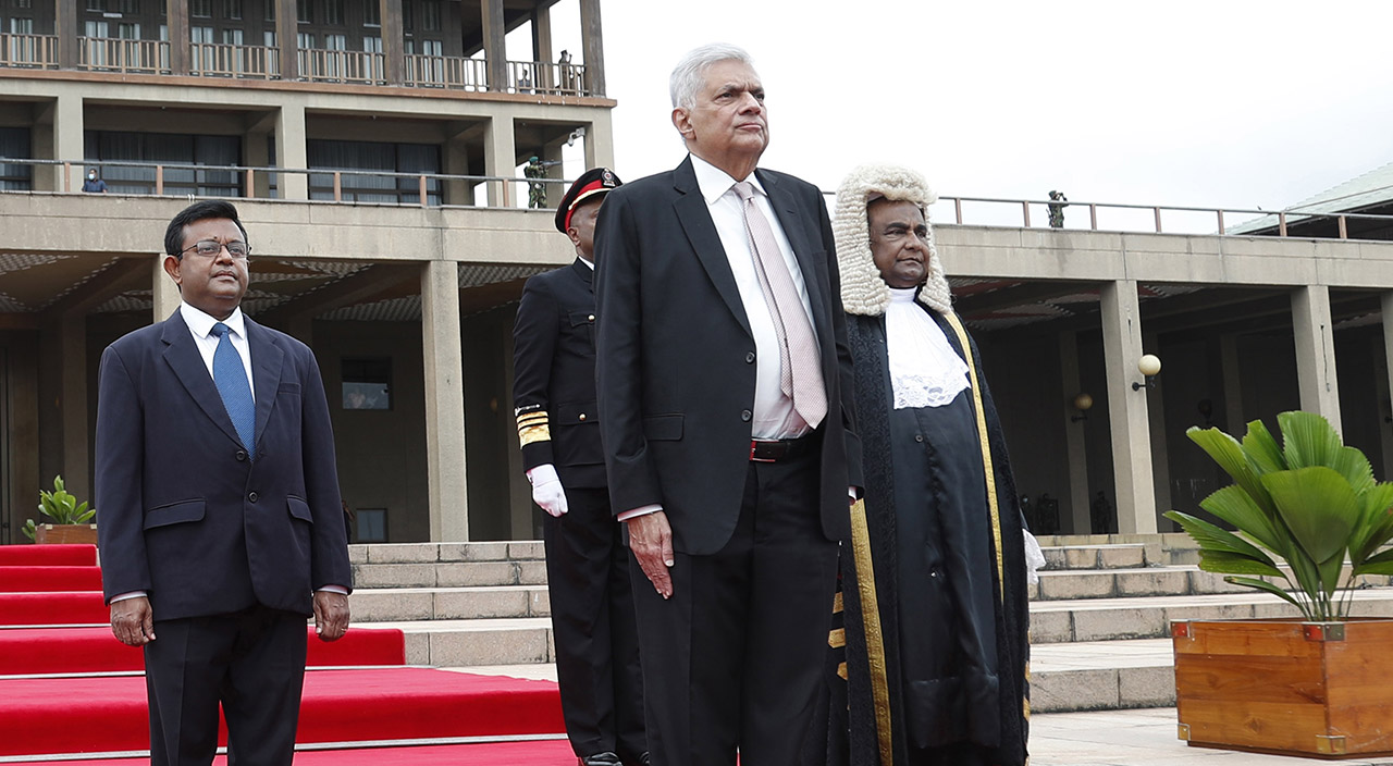 Sri Lanka'nın yeni Devlet Başkanı Wickremesinghe yemin etti Sri Lanka'nın yeni Devlet Başkanı Wickremesinghe yemin etti
