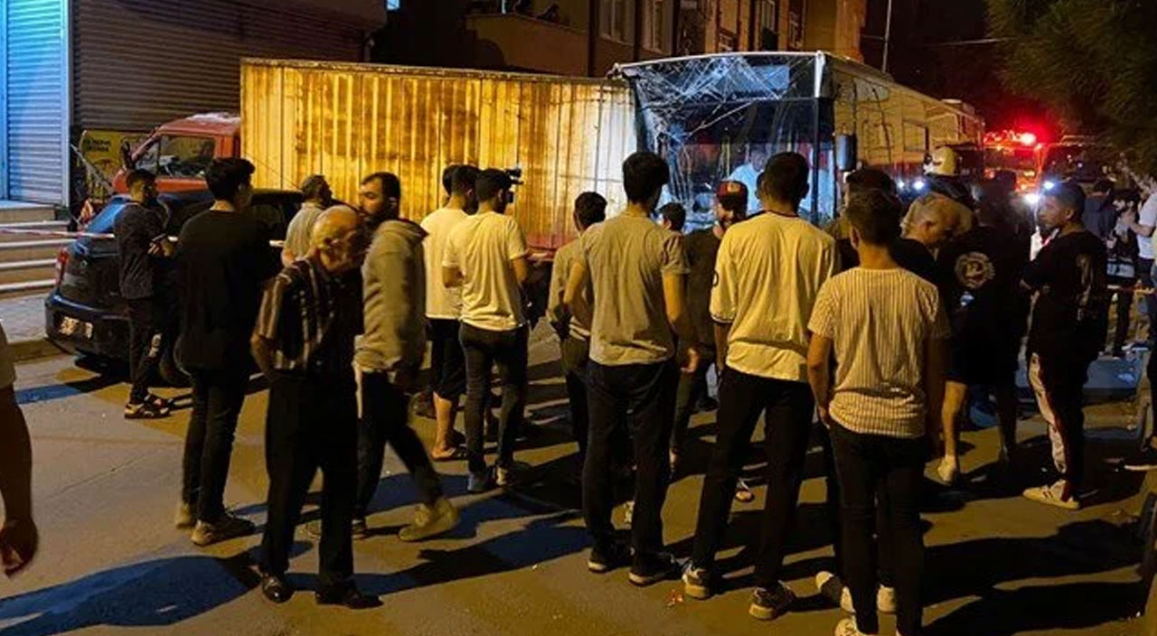 İETT otobüsü 17 araca çarptı: Şoför sanılan kişi hırsız çıktı