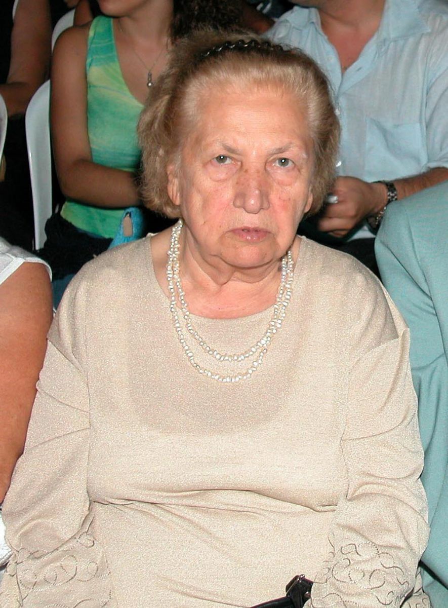 Sezen Aksu annesini uğurladı