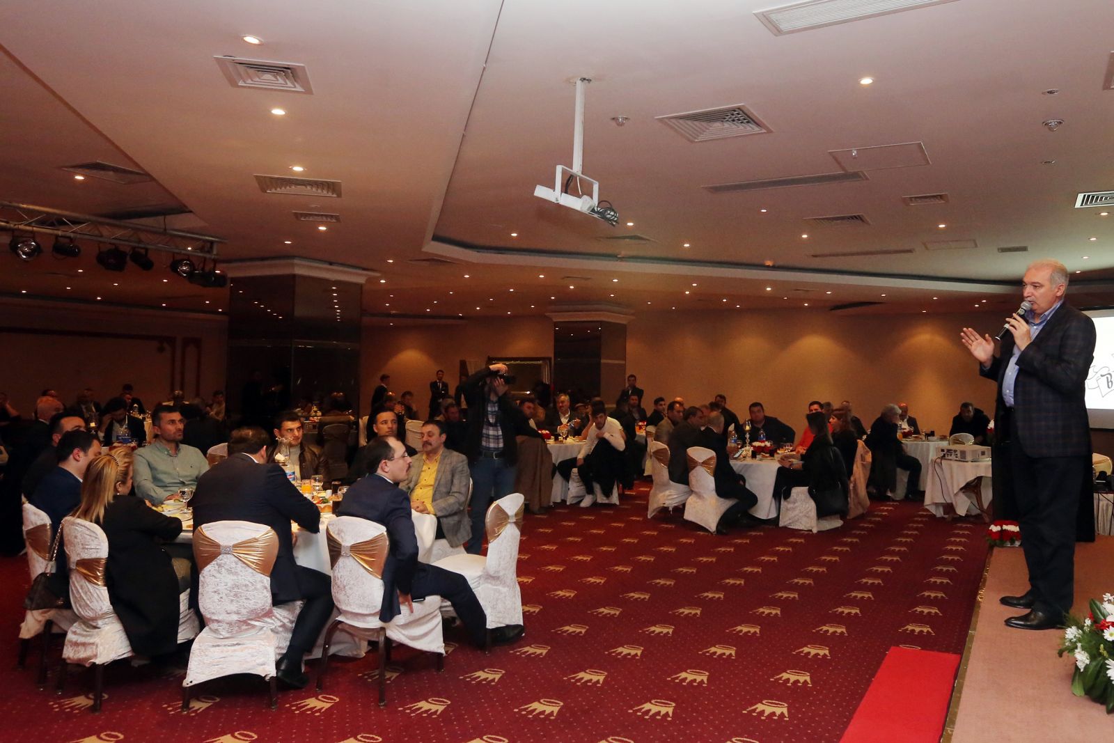 Mevlüt Uysal: 'İlçe halkının sahili kullanamaması içimi acıtıyor'