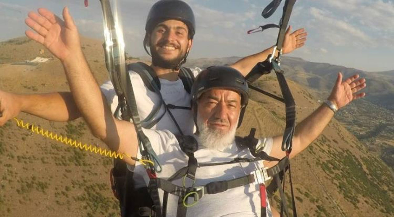64 yaşındaki dede paraşütle dağdan atladı, heyecanlanınca tekbir getirdi