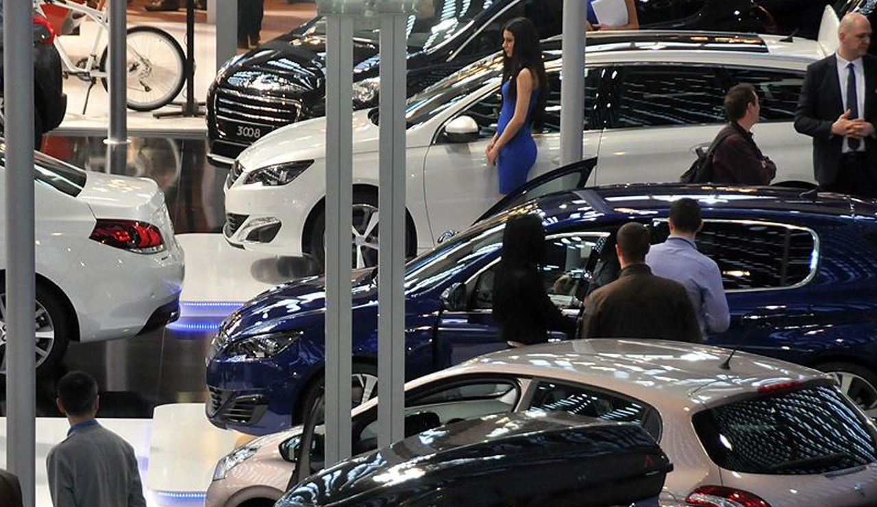 Otomobiller stokçuların elinde patladı