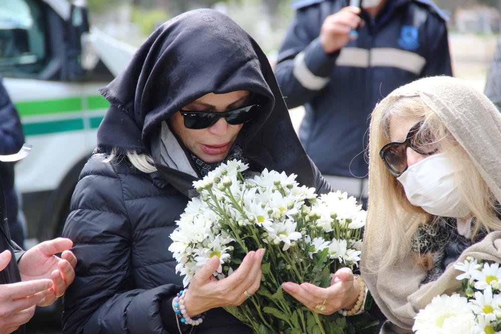 Seray Sever babasına veda etti: 'Torunlarını görmek nasip olmadı'