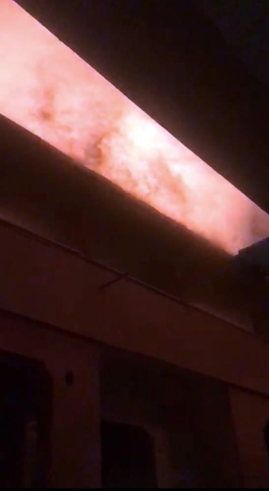 Bayrampaşa’da boş binada yangın: Çatı katı alev alev yandı