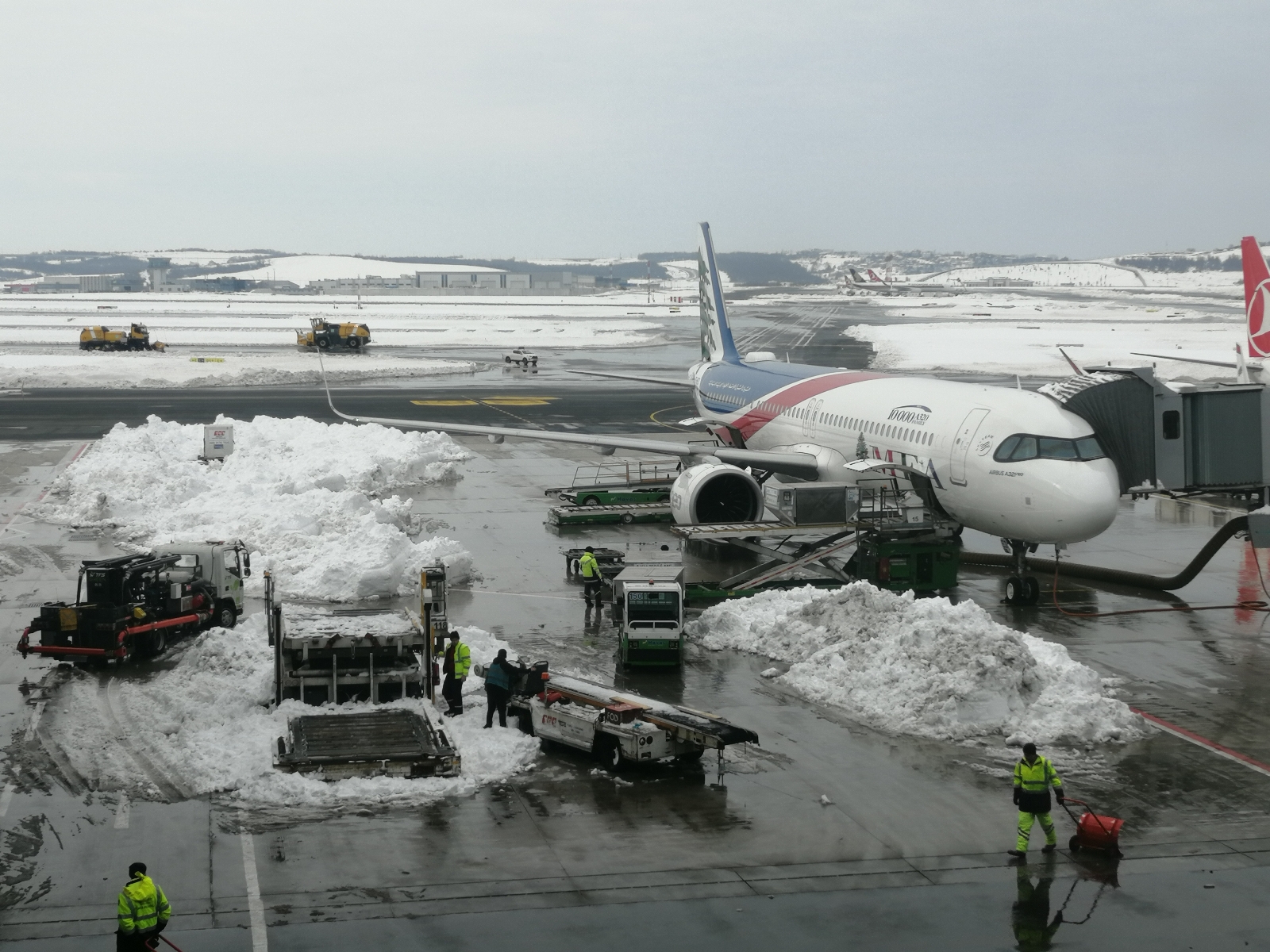 İstanbul Havalimanı’nda üçüncü pist de devreye girdi: 755 uçuş gerçekleştirilecek