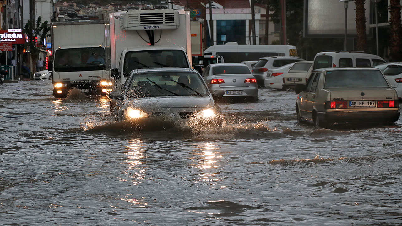 Meteoroloji uyardı: 2 bölge, 16 ilde sağanak alarmı (8 Ağustos 2022 hava durumu)