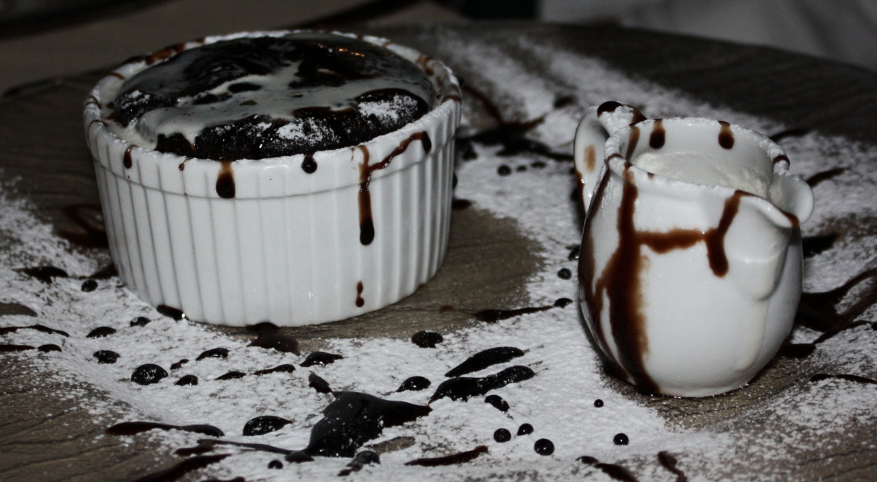 Dikkat: Bağımlılık yapabilir! Hem göze hem de damağa hitap eden çikolatalı sufle tarifi Dikkat: Bağımlılık yapabilir! Hem göze hem de damağa hitap eden çikolatalı sufle tarifi