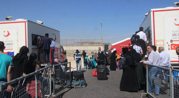 Suriyelilerin vatan hasreti sıcaklık dinlemiyor