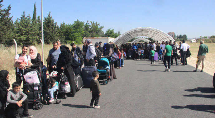 Suriyelilerin vatan hasreti sıcaklık dinlemiyor