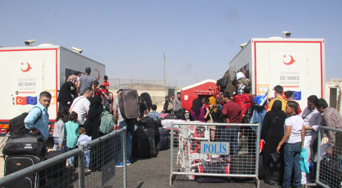 Vatan özlemi sıcak dinlemiyor: Suriyeliler Ramazan Bayramı için ülkelerine gitmeye devam ediyor