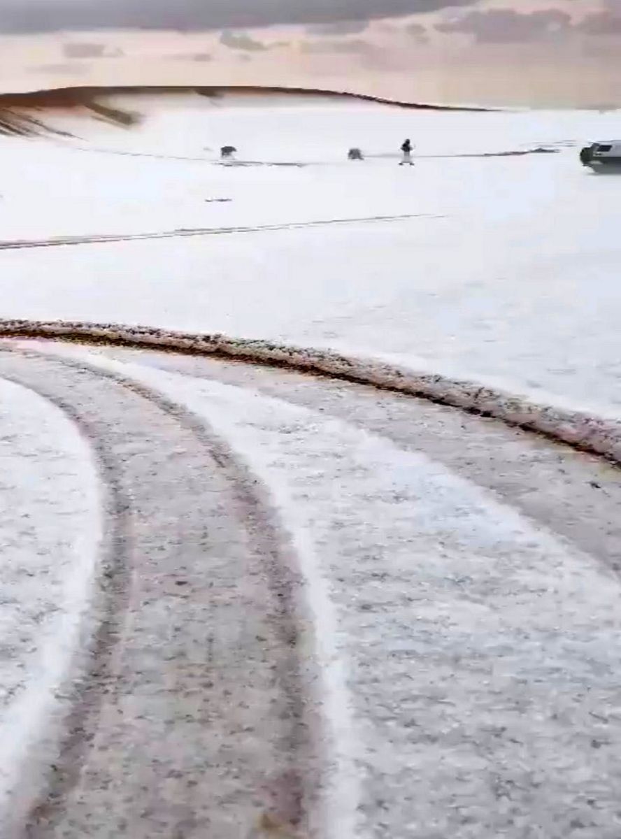 Suudi Arabistan'da kar yağdı