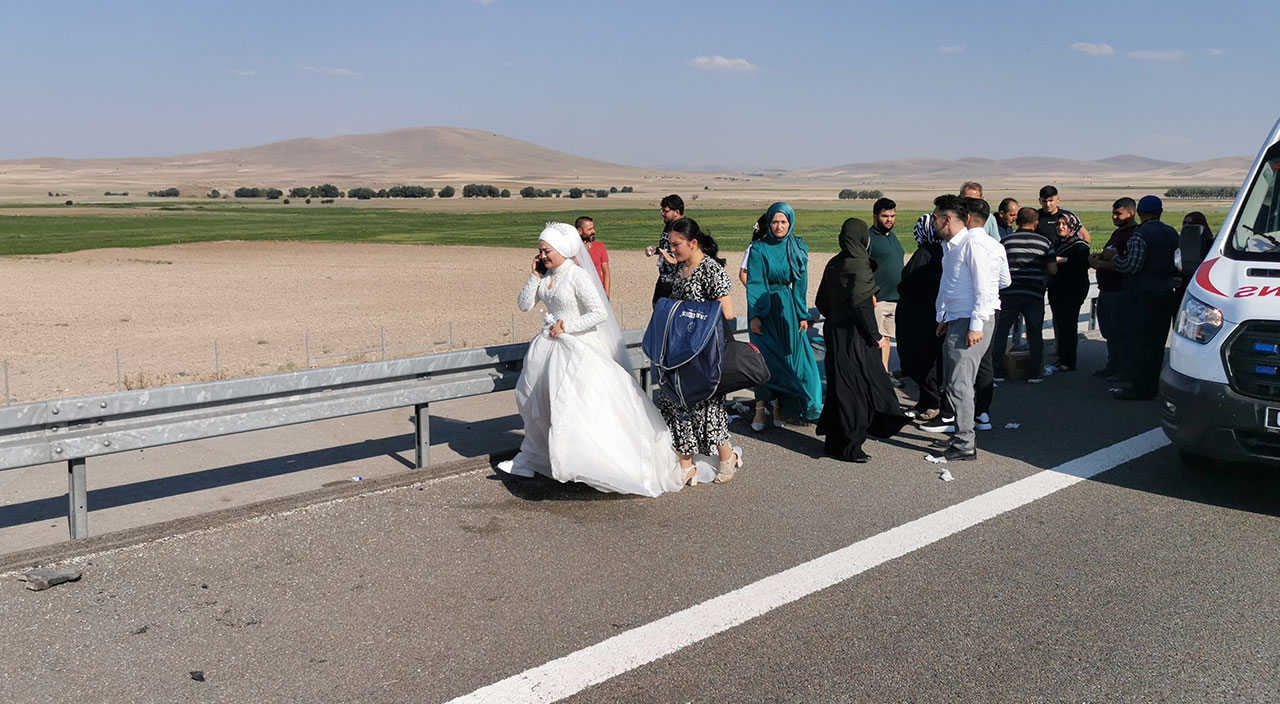 Aksaray'da tır düğün konvoyunu biçti: 3'ü ağır 8 yaralı