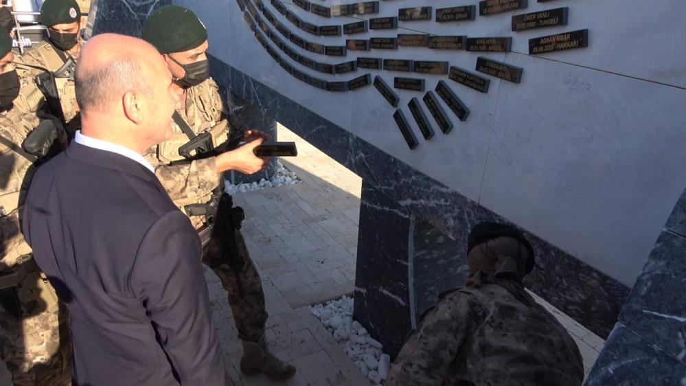 Bakan Soylu, Bayraktepe Şehitlik Anıtı'nın açılışına katıldı Bakan Soylu, Bayraktepe Şehitlik Anıtı'nın açılışına katıldı