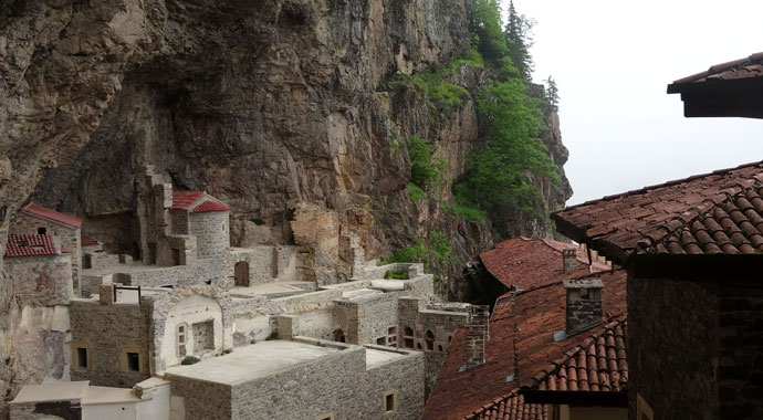 Turizmin gözdesi 'Sümela' ziyaretçilerini bekliyor