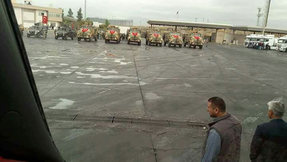 Sınır kapısı Irak'a devredildi, askerler tatbikat alanına döndü