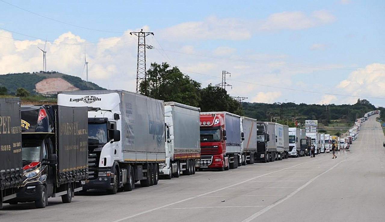 İhracat tırlarımız sınırlarda kuyruk oldu