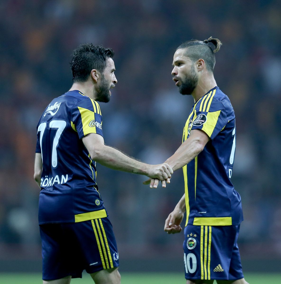 Galatasaray Fenerbahçe derbisinde Gökhan-Diego kavgası