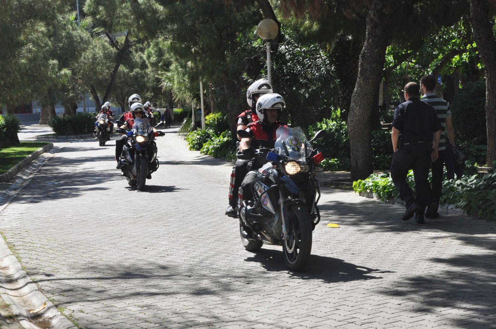 İzmir'de büyük panik! Polisler bir anda koşmaya başladı...