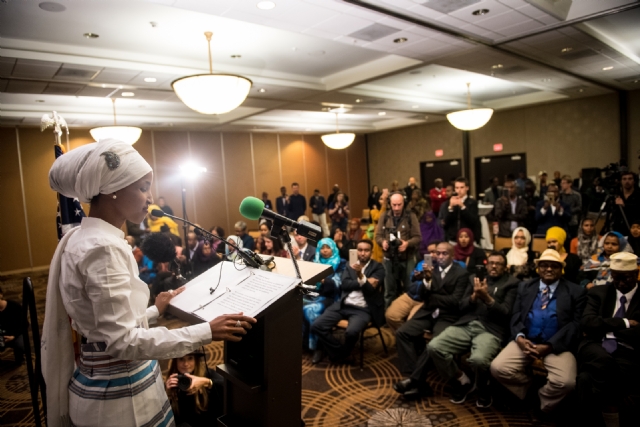 ABD'de bir ilk! Başörtülü vekil Ilhan Omar meclise girdi