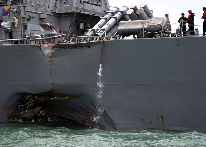 Kaza sonrası ABD savaş gemisinde tehlike! Durmadan su aldı