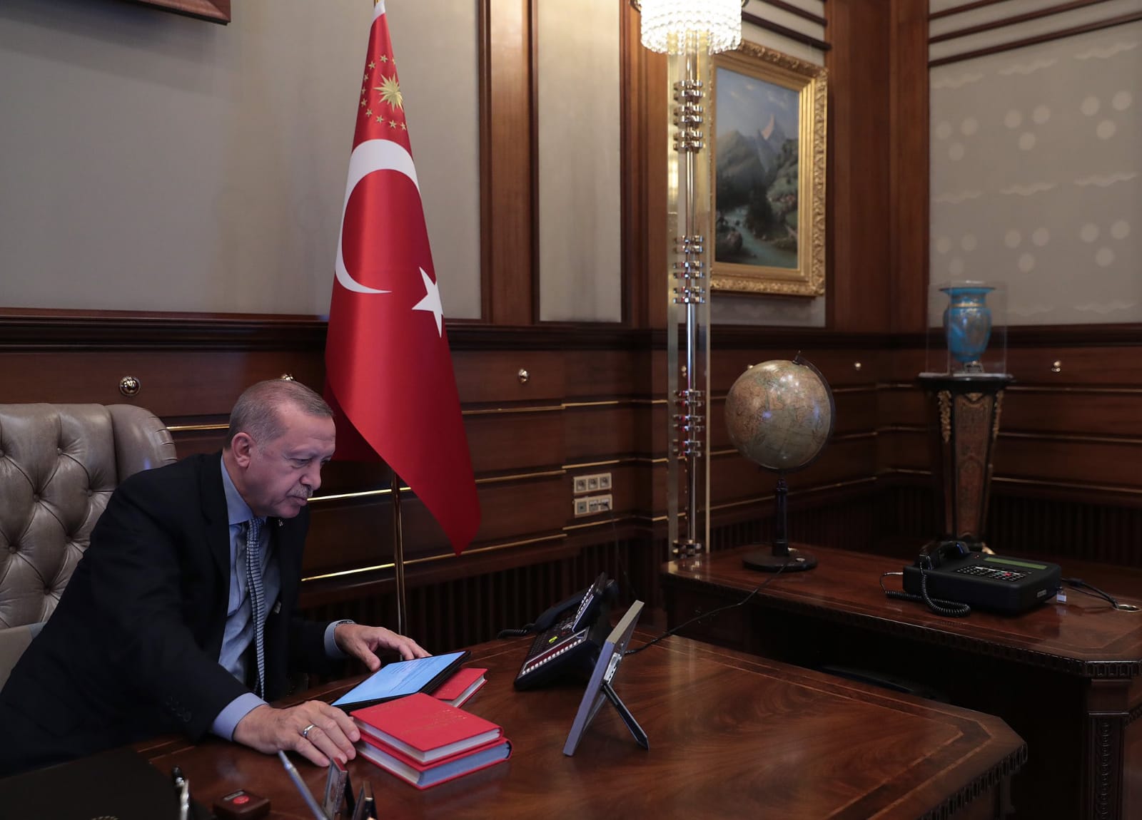 Cumhurbaşkanı Erdoğan: Barış Pınarı Harekatı başladı