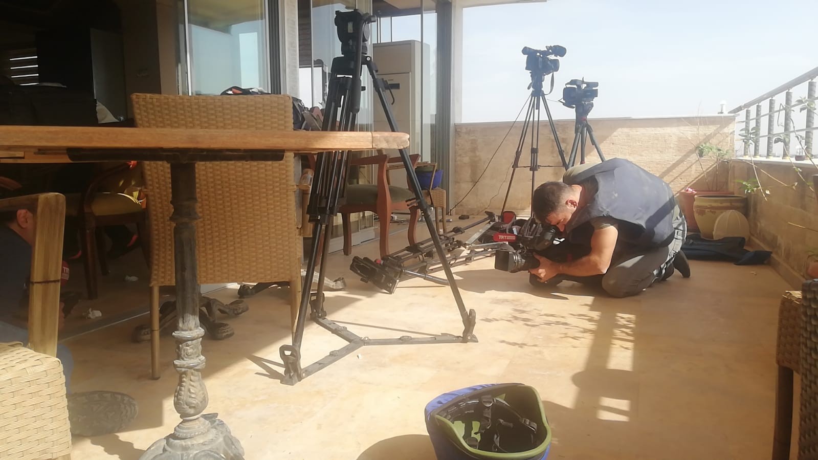 YPG'den gazetecilerin bulunduğu alana keskin nişancılarla saldırı: 2 yaralı