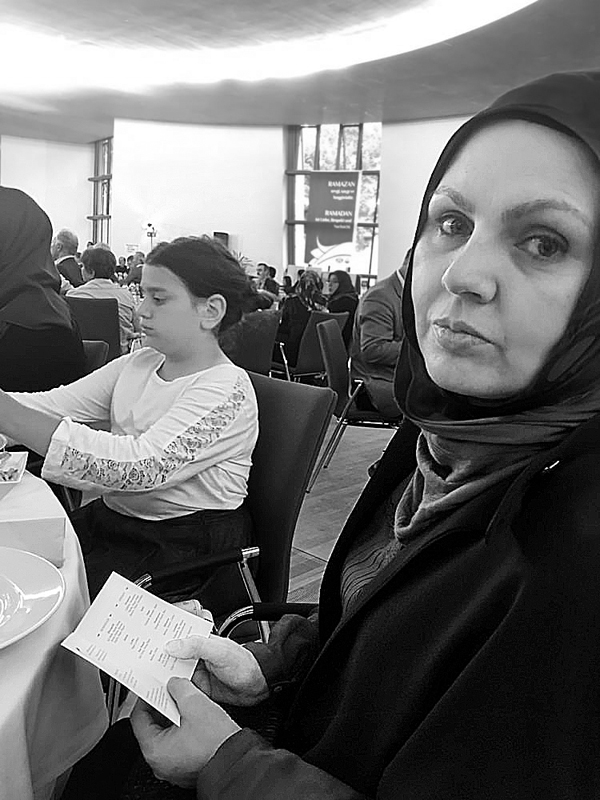 Gurbetçi kadından ders gibi protesto, 'Şehitlerimize ihanet ettiniz'