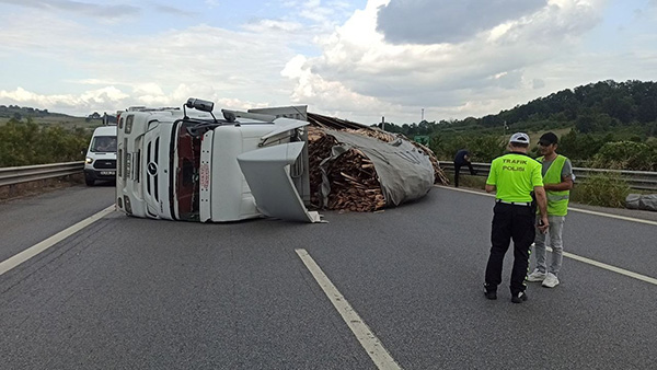 Tatilcilere kötü sürpriz: Kaza oldu, TEM kapandı