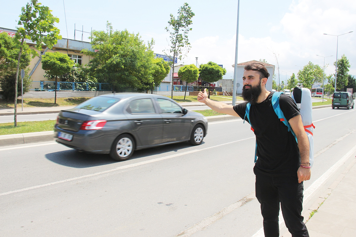 Çılgın Türk, otostopla 44 ülke gezdi