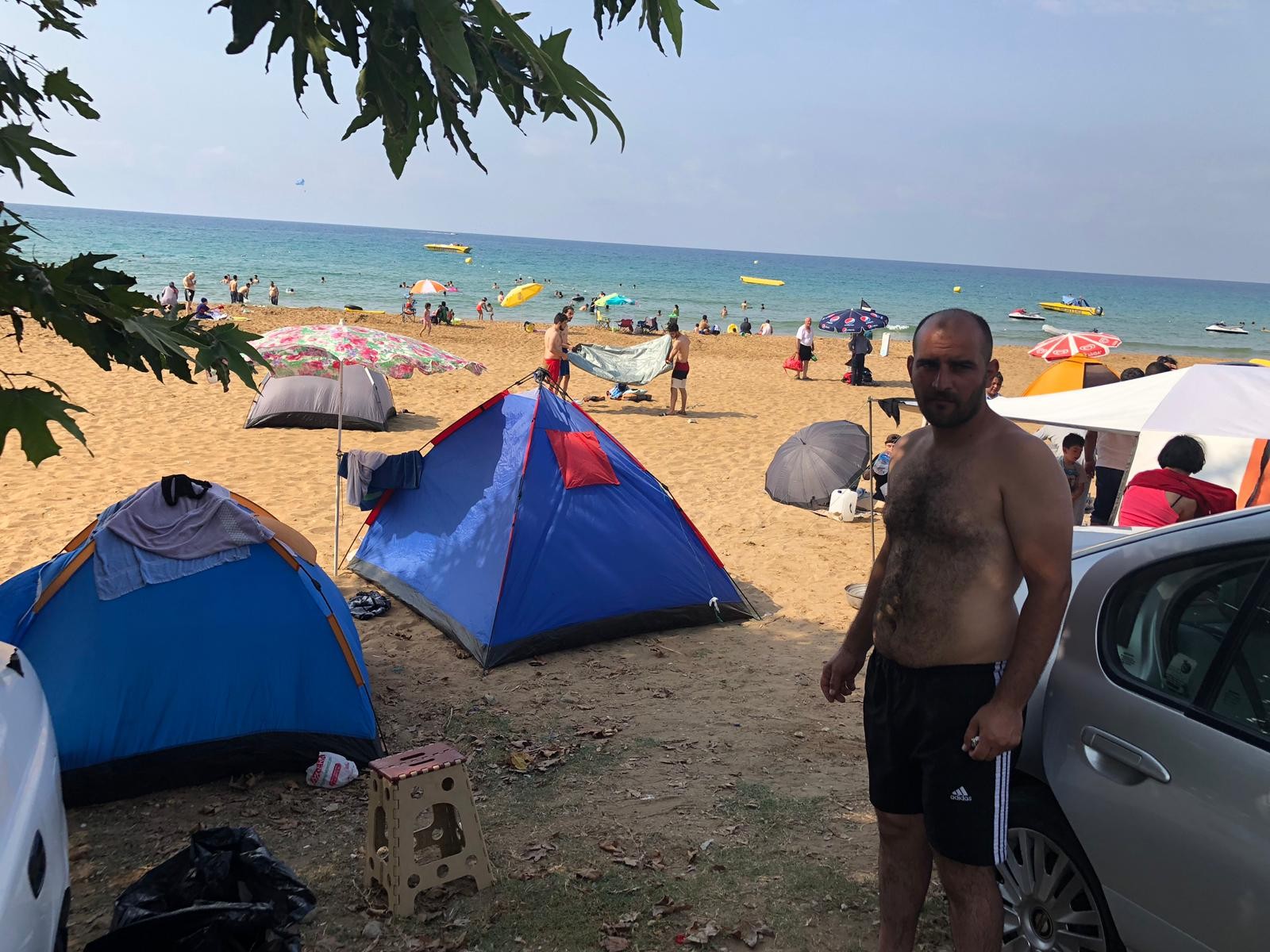 Turistik plajlar çadır kente dönüştü
