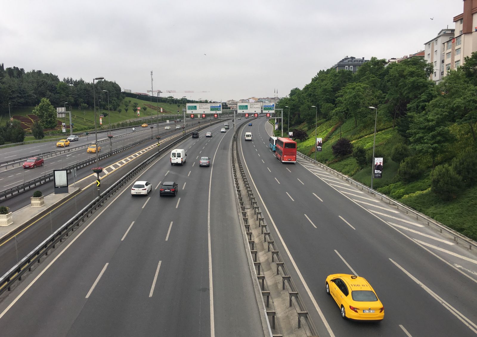 Tatilcilerin gitmesiyle, İstanbul’da trafik yoğunluğu yüzde 2 seviyesini gördü