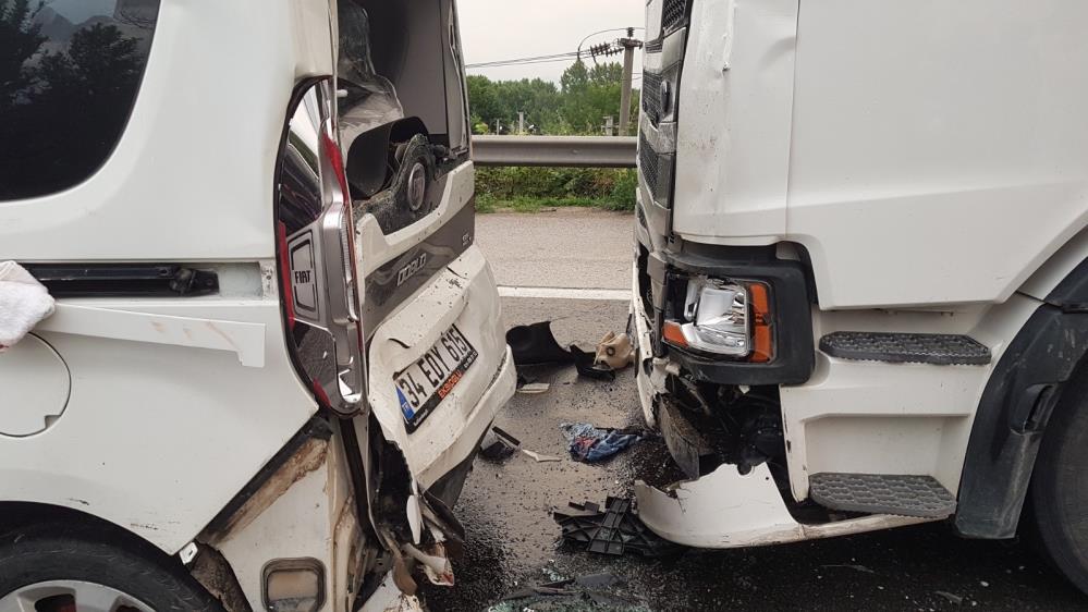 TEM'de zincirleme kaza, çok sayıda yaralı var