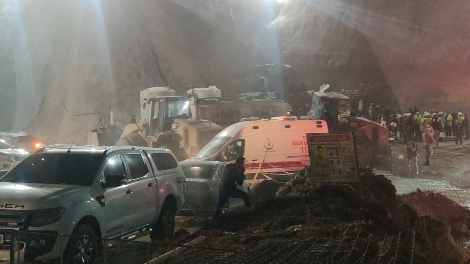 Van'daki tünel inşaatında göçük altında kalan işçilerin cesetleri bulundu