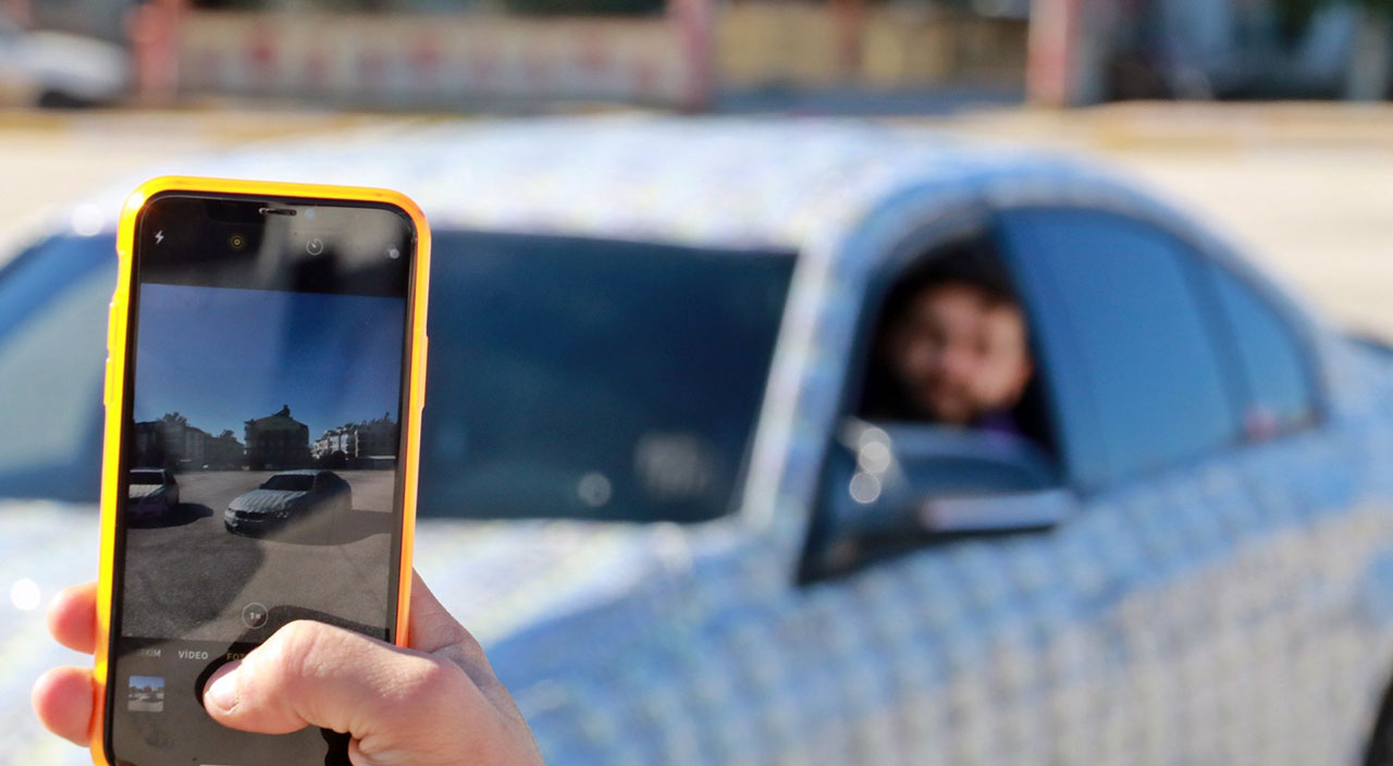 Otomobillerini dolar ve euro ile kapladılar! Görenler gözlerine inanamadı