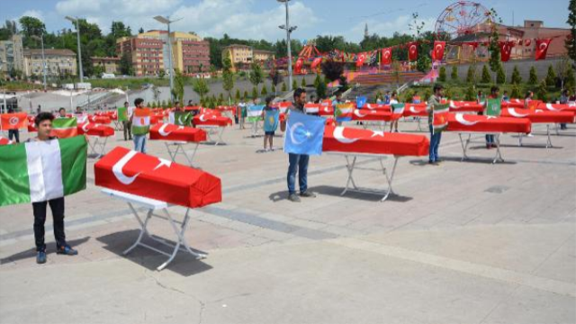 Karabük'te Türk bayrağına sarılı 150 tabut