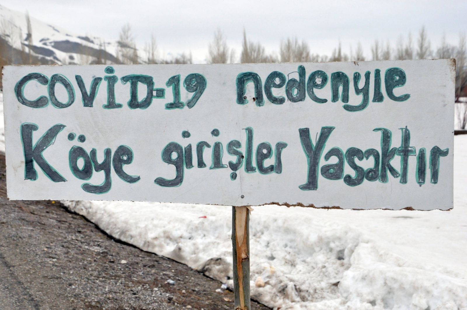 Tabela asarak köyü giriş çıkışlara kapattılar