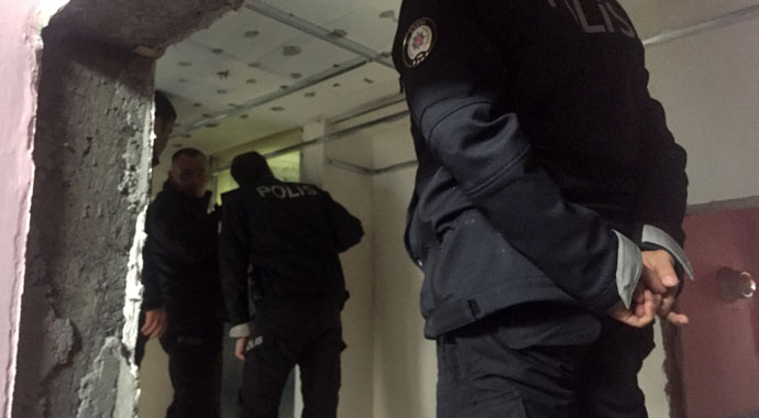 Satın aldığı evi tadilata aldı, gördüğü manzara dehşete düşürdü