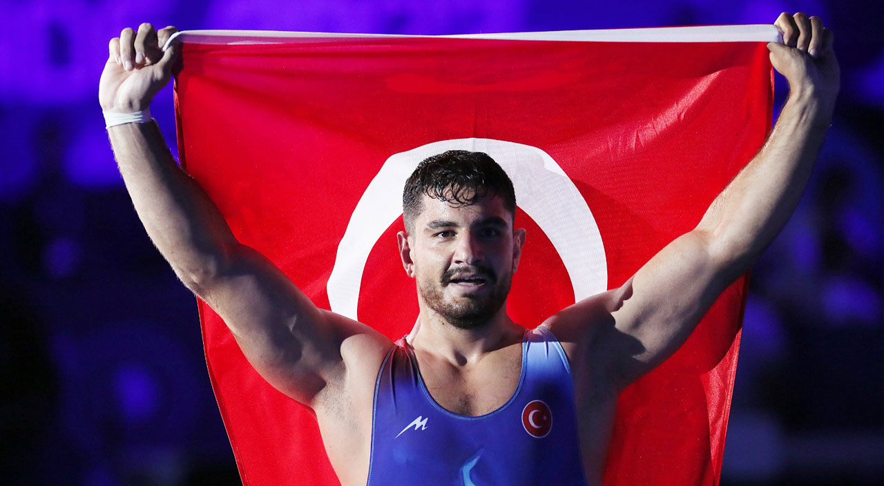 Taha Akgül 3. kez Dünya şampiyonu! 7 yıl sonra gelen altın madalya Taha Akgül 3. kez Dünya şampiyonu! 7 yıl sonra gelen altın madalya