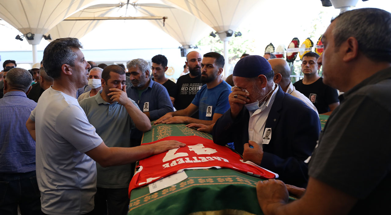 Ankara’daki fırtınada hayatını kaybeden genç mühendis Taha Öztürk, ünlü oyuncunun kuzeni çıktı Ankara’daki fırtınada hayatını kaybeden genç mühendis Taha Öztürk, ünlü oyuncunun kuzeni çıktı