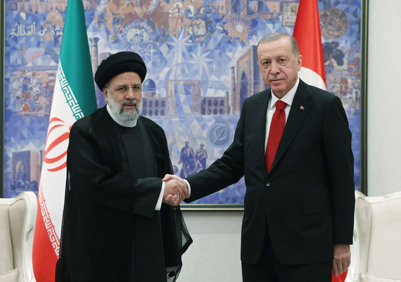 Erdoğan: Doğu-Batı arasında köprü konumundayız Erdoğan: Doğu-Batı arasında köprü konumundayız