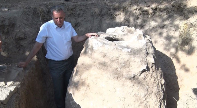 Çiftçi tarla sürerken tesadüf eseri buldu, 250 yıllık 