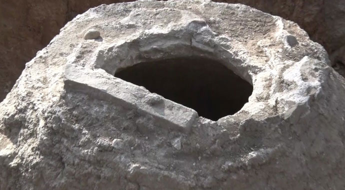 Çiftçi tarla sürerken tesadüf eseri buldu, 250 yıllık 