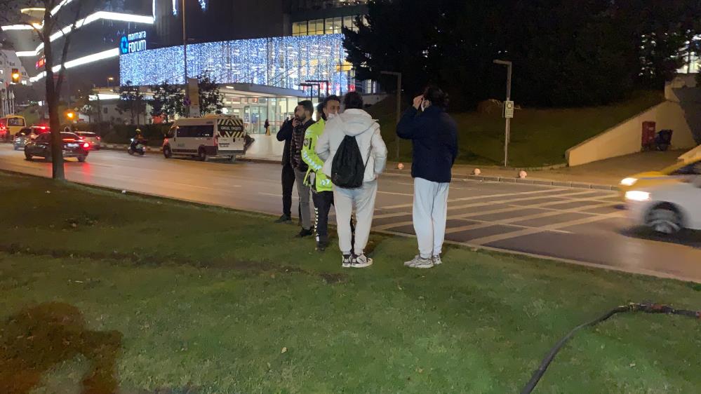Otomobil takla attı, burunları bile kanamadan kurtuldular