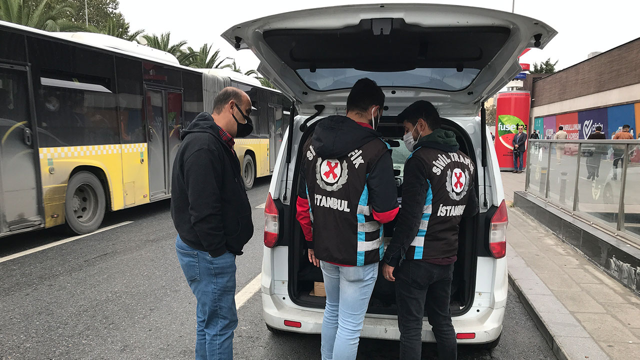 Turist kılığına giren polislerden taksicilere denetim